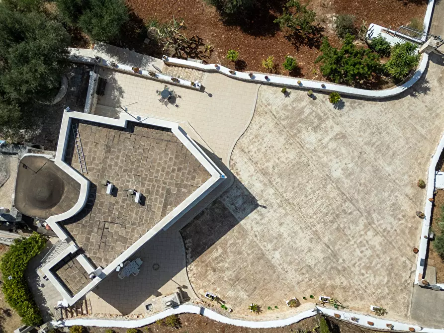 Immagine 10 di Villa in vendita  in Via Provinciale Martina Franca a Ostuni