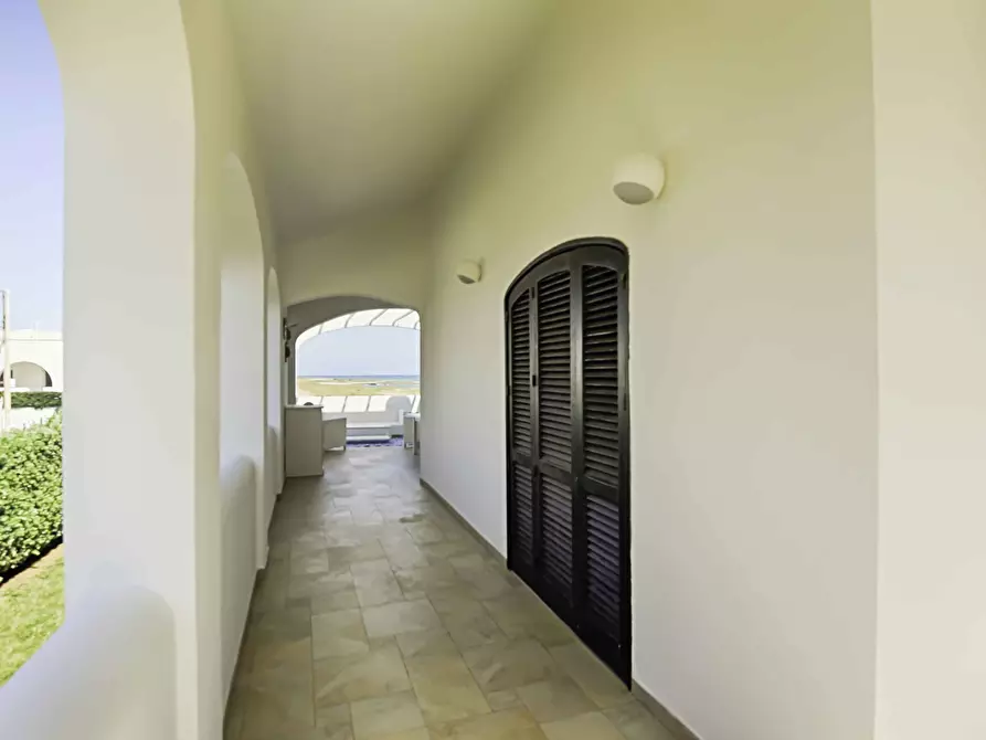 Immagine 12 di Villa in vendita  a Carovigno