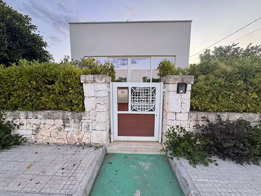 Immagine 3 di Villa in vendita  in diana marina a Ostuni