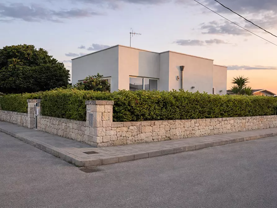 Immagine 1 di Villa in vendita  in diana marina a Ostuni