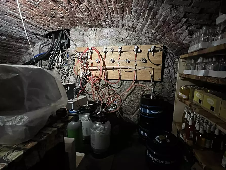 Immagine 31 di Attività commerciale in vendita  in Piazza Concezione 10 a Sassello