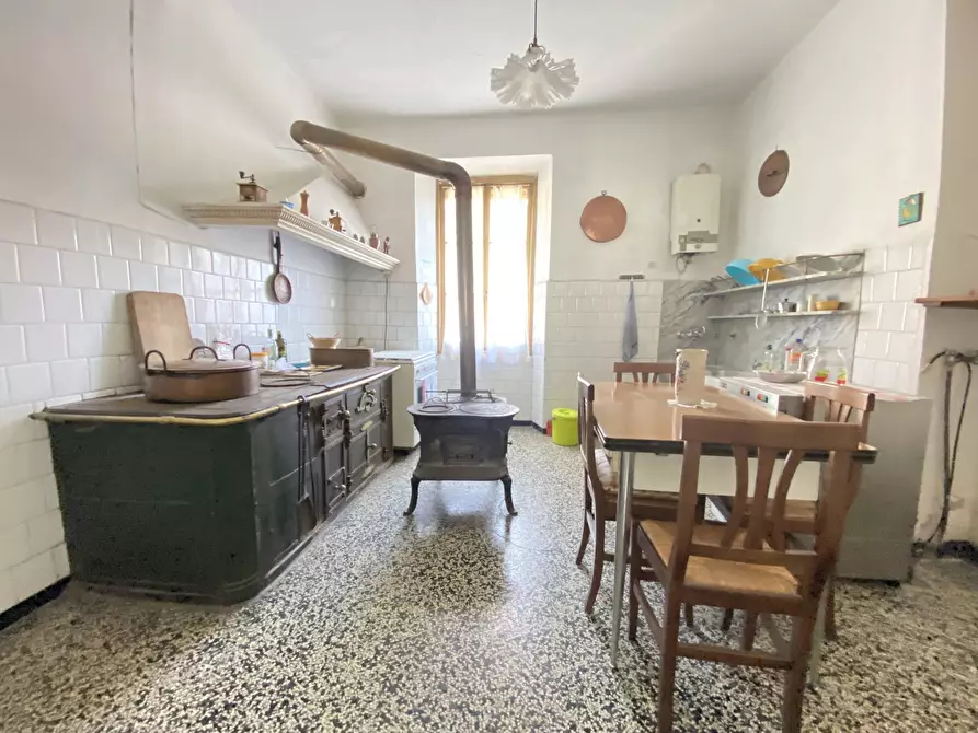 Immagine 19 di Palazzo in vendita  in Via Stefano Ramorino 3 a Urbe