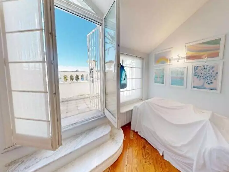 Immagine 7 di Villa in vendita  in Corso Garibaldi 35 a Ospedaletti