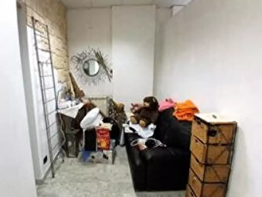 Immagine 5 di Locale commerciale in vendita  in Via delle Trincee 28 a Savona