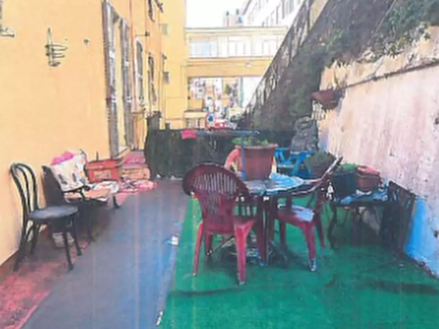 Immagine 3 di Pentalocale in vendita  in Via Adamo Centurione 3 a Genova