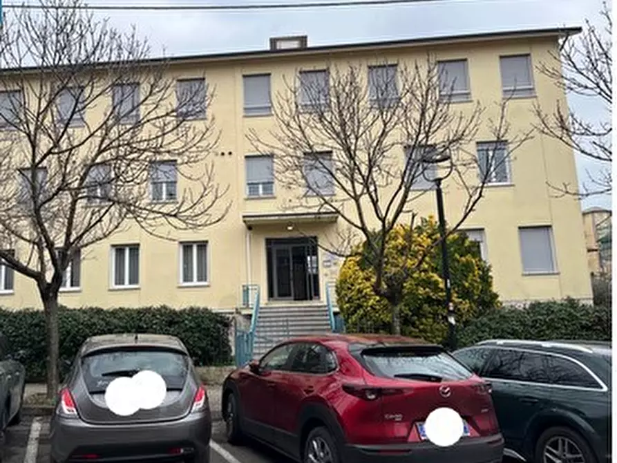 Immagine 1 di Pentalocale in vendita  in Viale della Pace 40 a Sarzana