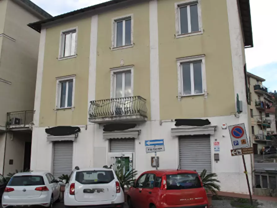 Immagine 1 di Pentalocale in vendita  in Via Fratelli Canepa 48B a Serra Riccò