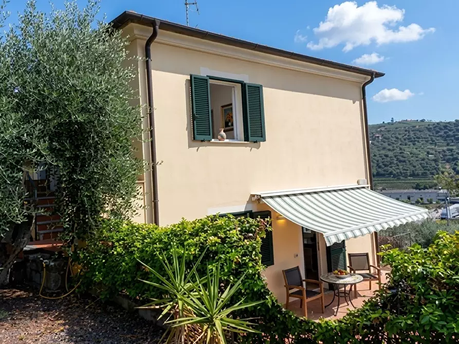 Immagine 5 di Trilocale in vendita  in Via Diano San Pietro snc a Diano Castello