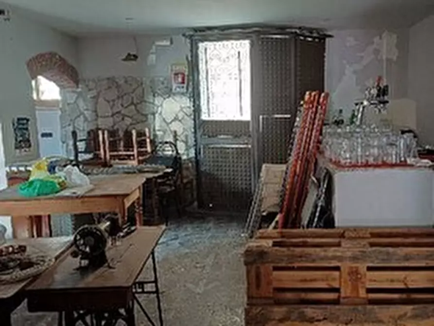 Immagine 4 di Locale commerciale in vendita  in Via Chiaravagna 35 a Genova