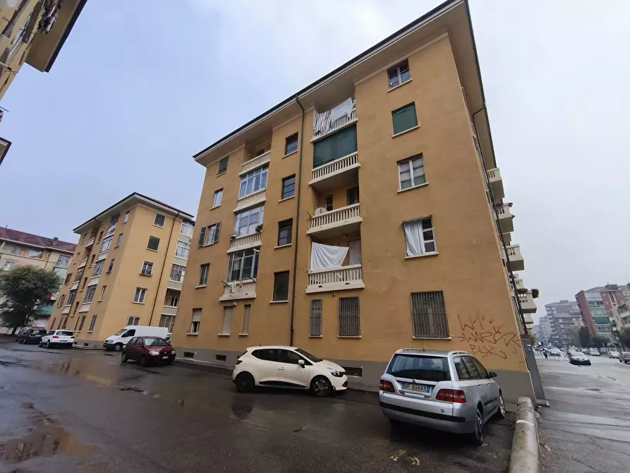 Immagine 1 di Pentalocale in vendita  in Via Giacomo Dina 52 a Torino