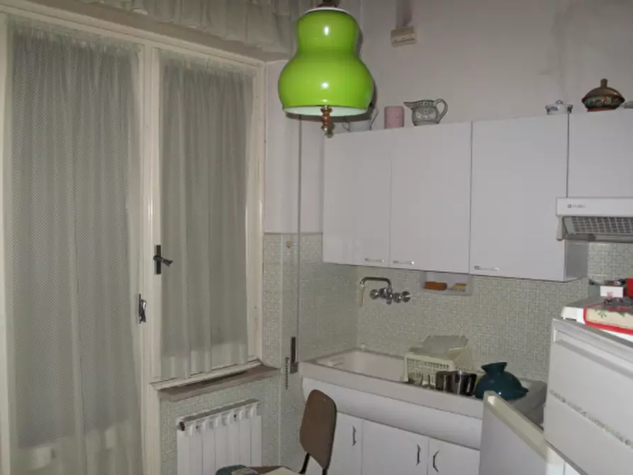 Immagine 4 di Pentalocale in vendita  in Via Fratelli Canepa 48B a Serra Riccò