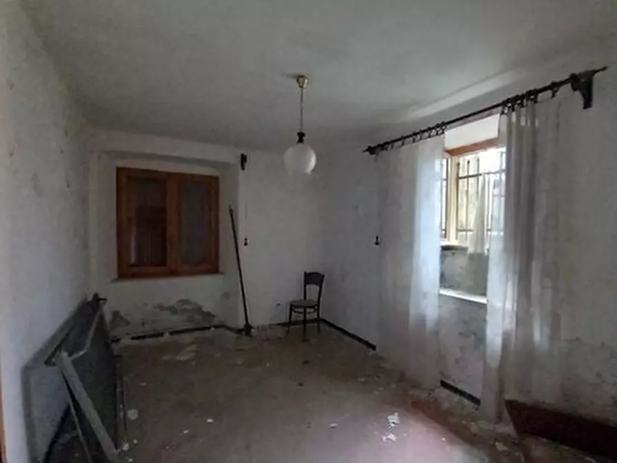 Immagine 1 di Quadrilocale in vendita  in Via Fieschi 2 a Montoggio