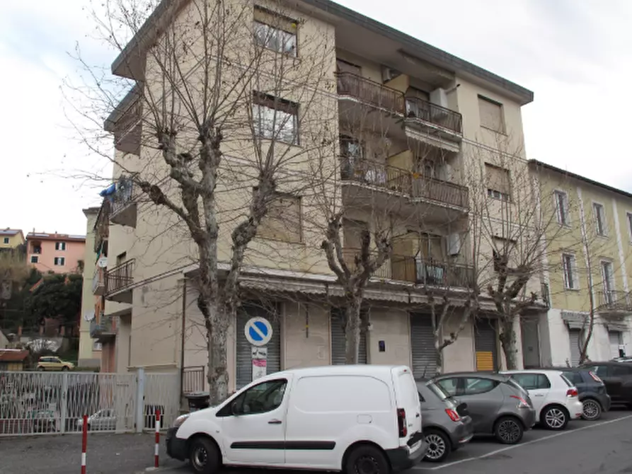 Immagine 5 di Locale commerciale in vendita  in Via Fratelli Canepa 48D a Serra Riccò