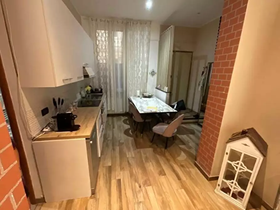 Immagine 3 di Pentalocale in vendita  in Piazza Gaetano Alimonda 3 a Genova