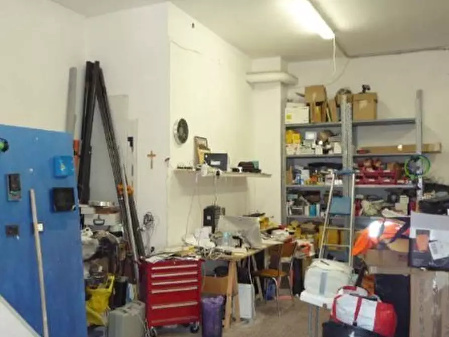 Immagine 3 di Locale commerciale in vendita  in Via di Creto 15 R a Genova