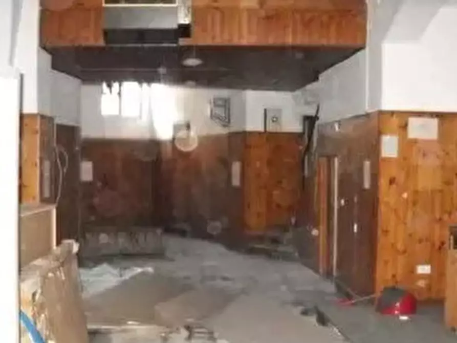 Immagine 4 di Locale commerciale in vendita  in Via Eroi Camporossesi 14 a Camporosso