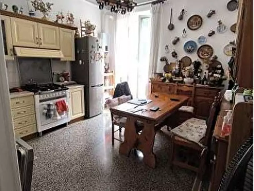 Immagine 4 di Pentalocale in vendita  in Via Antonio Cantore 29 a Genova