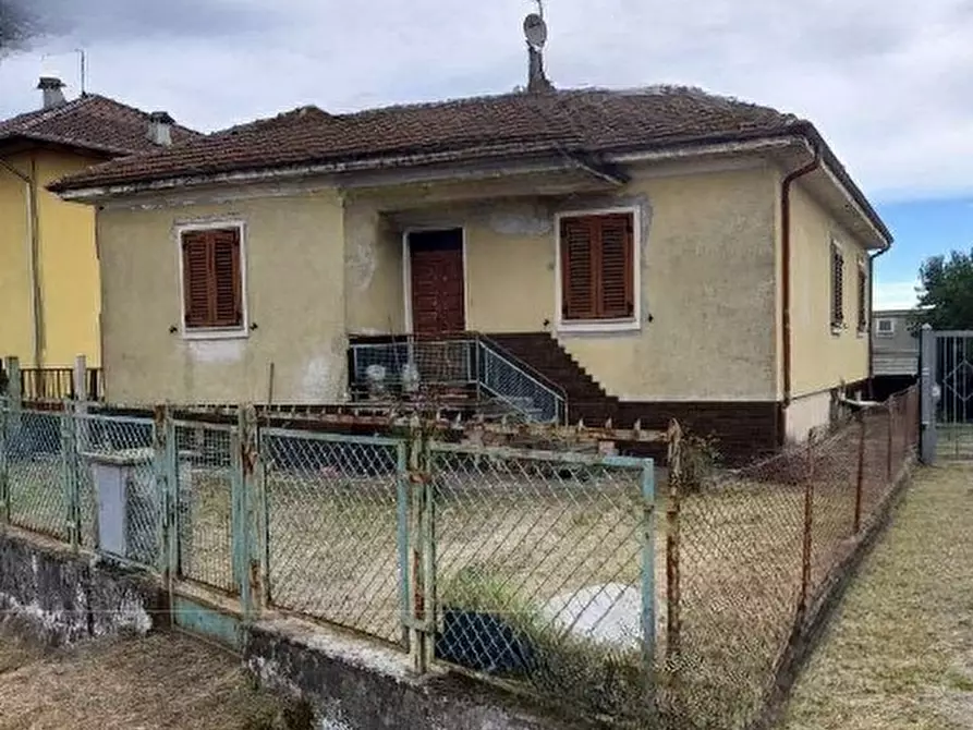 Immagine 1 di Villa in vendita  in Strada Comunale Bettole 3 a Tortona