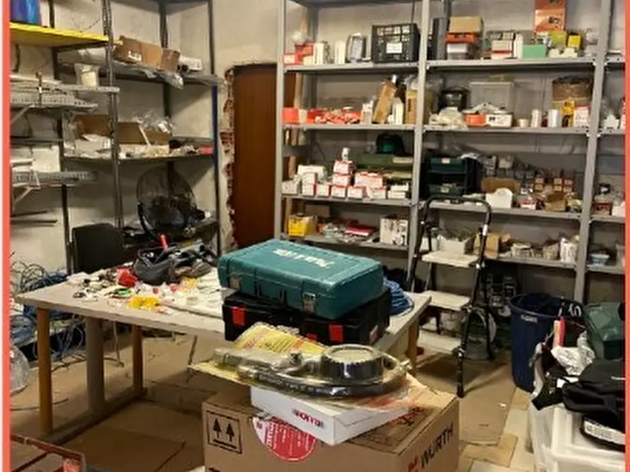 Immagine 6 di Magazzino in vendita  in Via Fereggiano 81 R a Genova