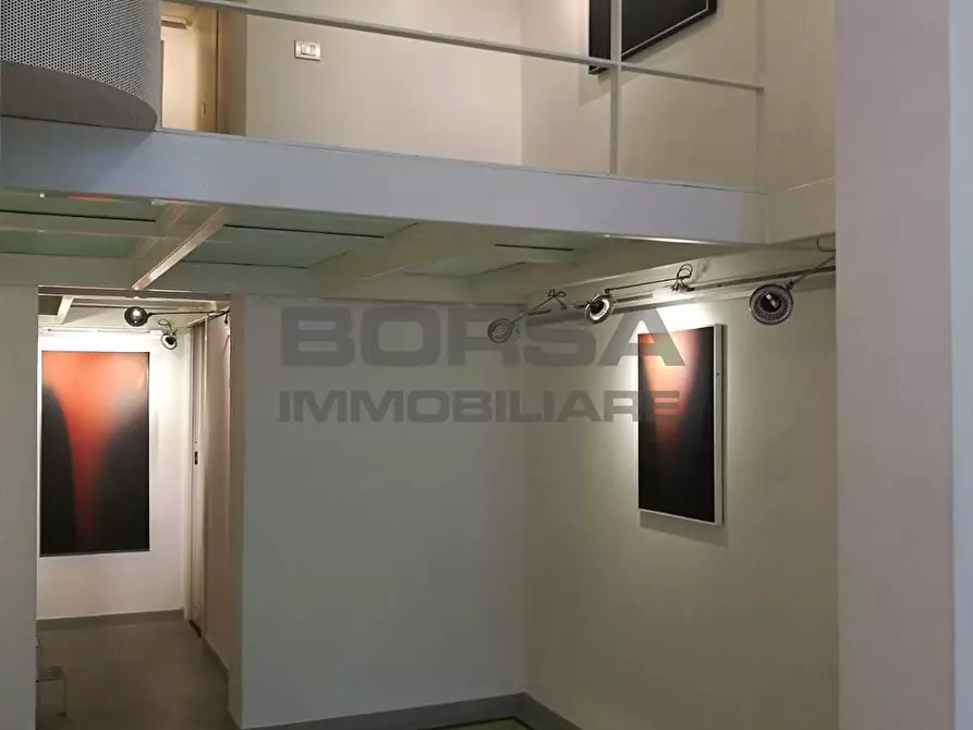 Immagine 5 di Attività commerciale in vendita  in Via Roma a Livorno