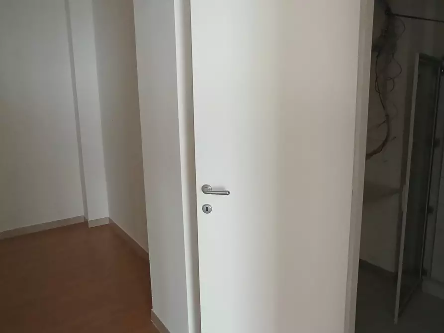 Immagine 10 di Locale commerciale in affitto  a Ragusa