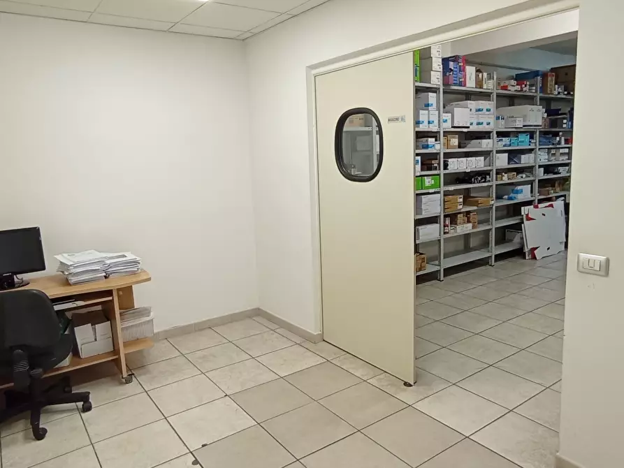 Immagine 14 di Ufficio in vendita  a Ragusa