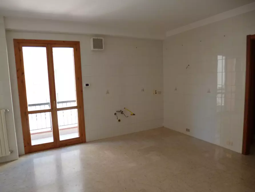 Immagine 11 di Pentalocale in vendita  a Ragusa