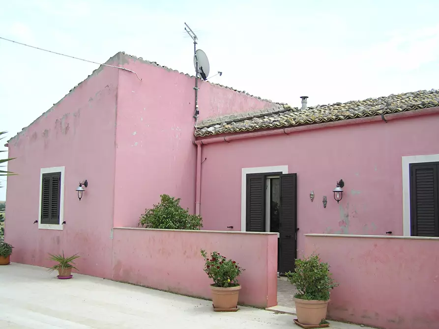 Immagine 21 di Casa indipendente in vendita  a Ragusa