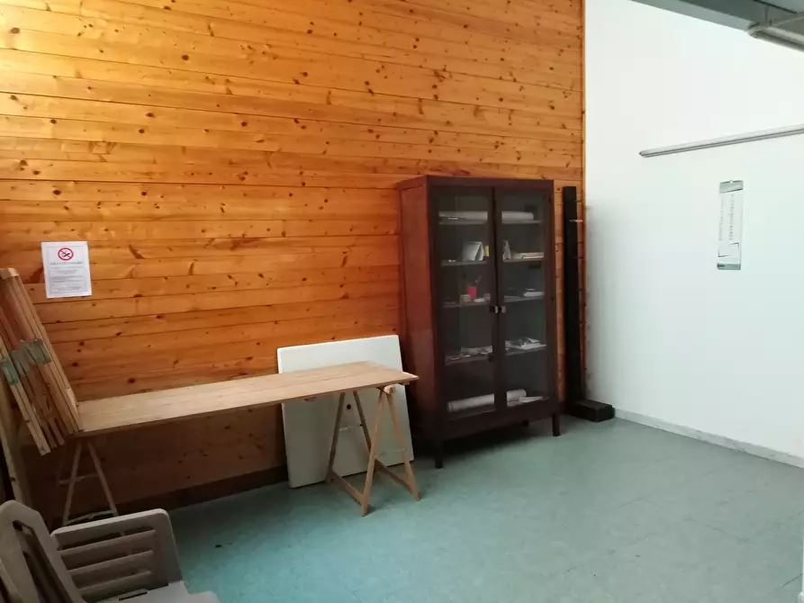 Immagine 6 di Locale commerciale in affitto  a Ragusa