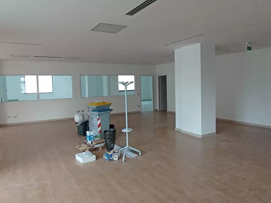 Immagine 7 di Locale commerciale in affitto  a Ragusa