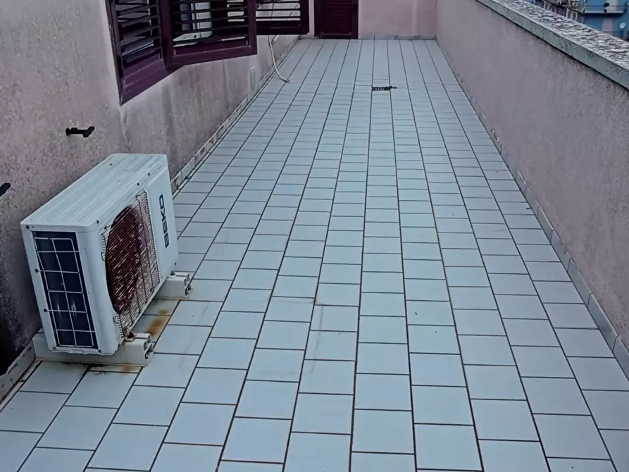 Immagine 13 di Mansarda in affitto  a Ragusa