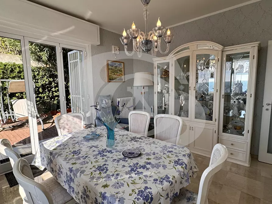 Immagine 10 di Trilocale in vendita  a Ospedaletti