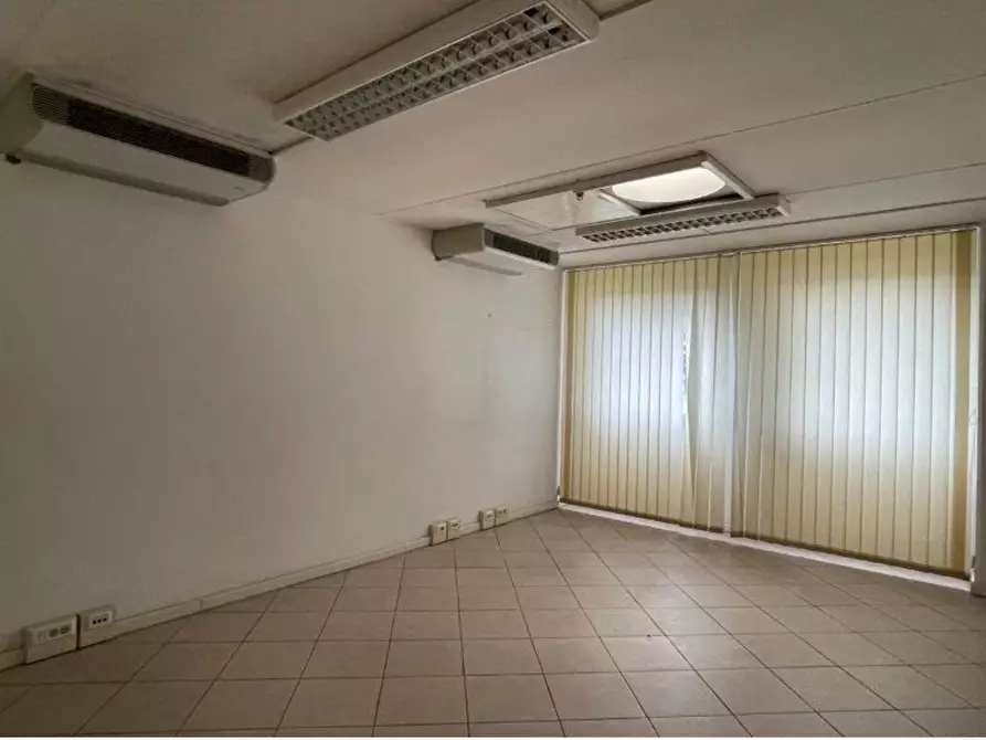 Immagine 1 di Ufficio in vendita  a Ravenna