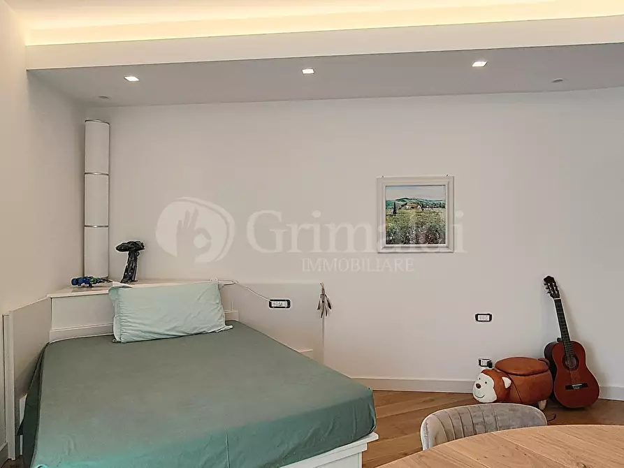 Immagine 39 di Villa in vendita  a Anzio