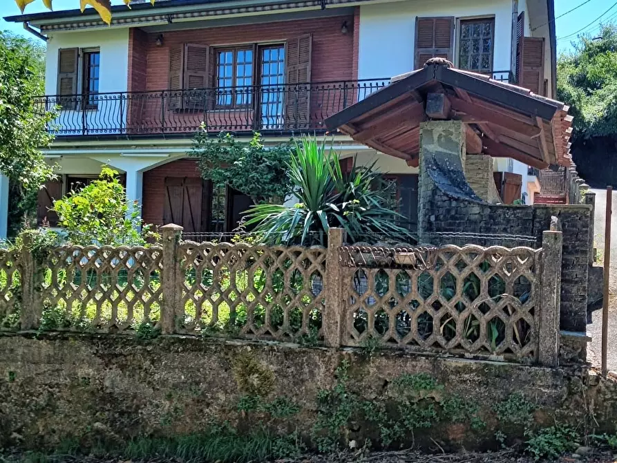 Immagine 1 di Villa in vendita  a Borghetto Di Vara