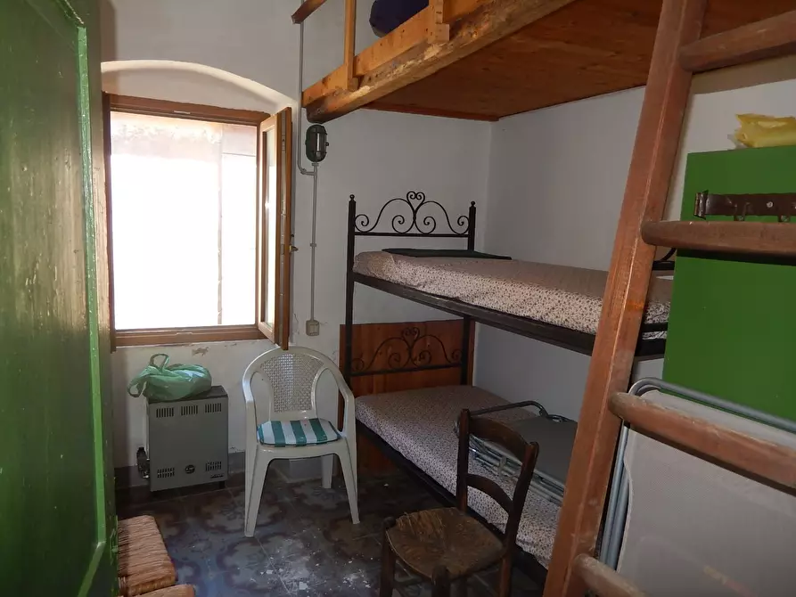 Immagine 5 di Trilocale in vendita  in Via alla Chiesa a Castiglione Chiavarese