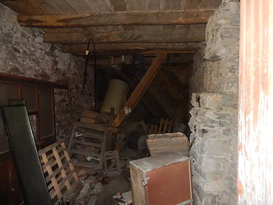 Immagine 5 di Trilocale in vendita  in Via Veleura 11 a Castiglione Chiavarese