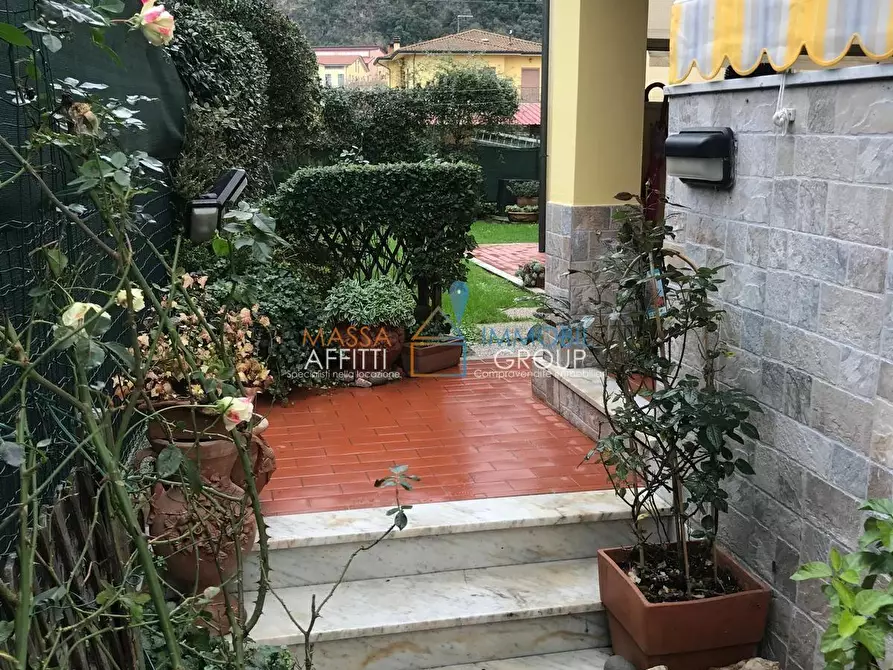 Immagine 15 di Quadrilocale in vendita  in Via Lago 37 a Montignoso