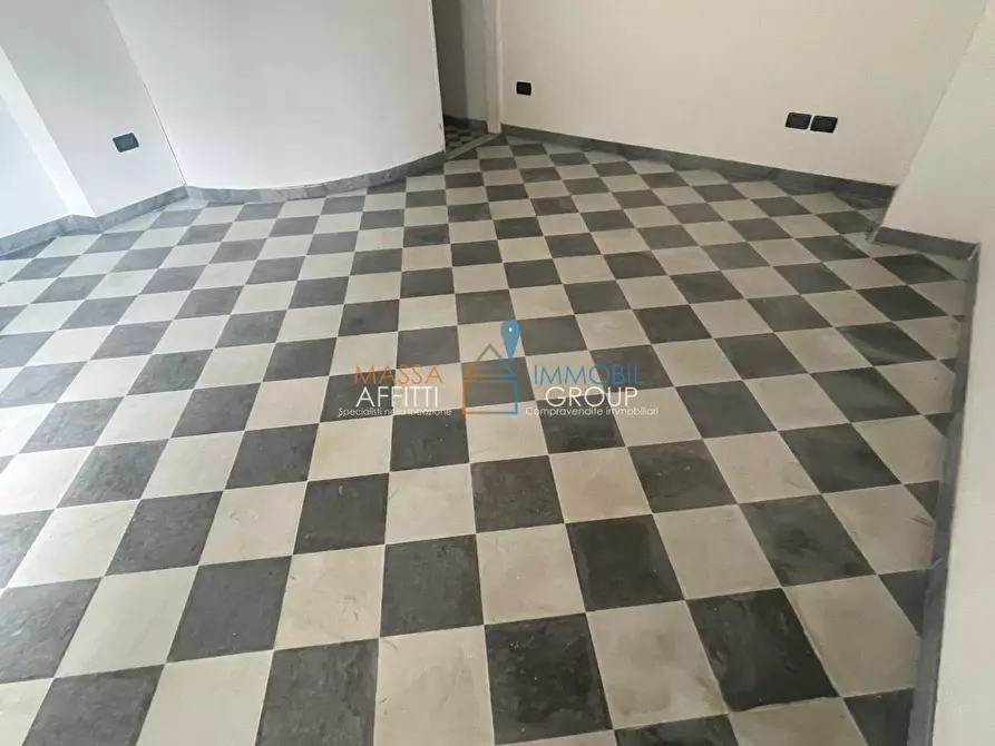 Immagine 2 di Locale commerciale in affitto  in Via Cavour 20 a Massa