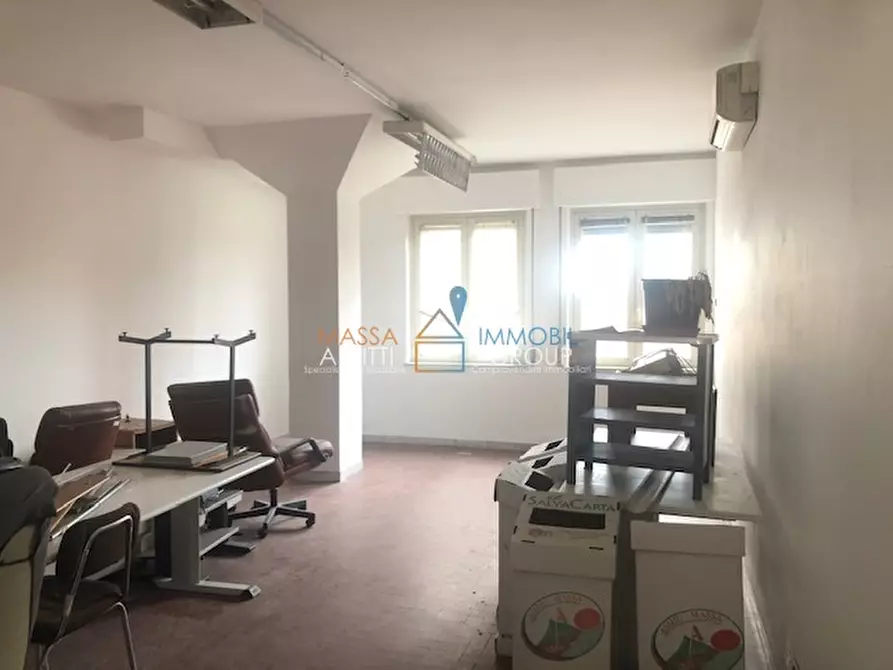 Immagine 11 di Ufficio in affitto  in Via Democrazia 3 a Massa