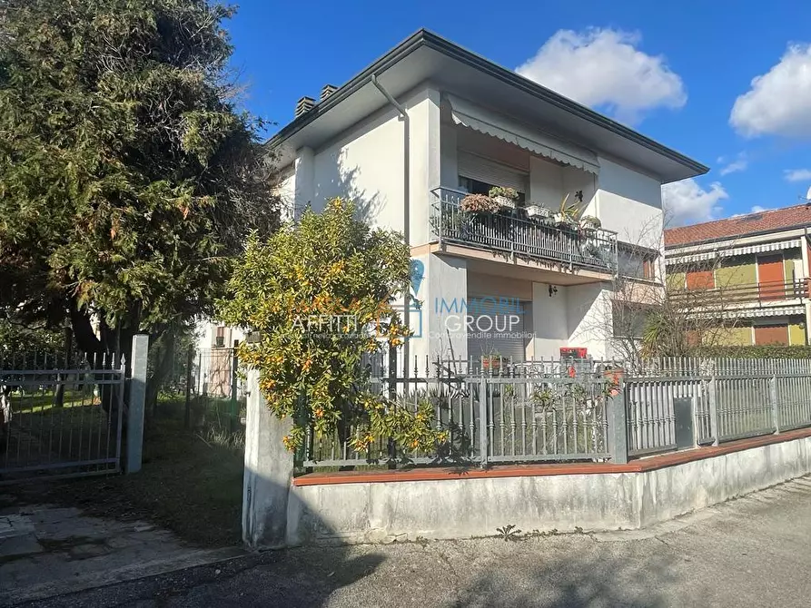 Immagine 1 di Porzione di casa in vendita  in Via Fosdinovo 22 a Massa