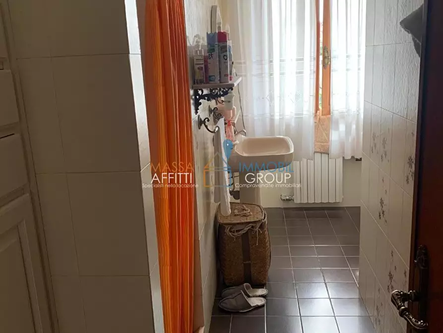 Immagine 11 di Appartamento in vendita  in Viale Stazione 61 a Massa