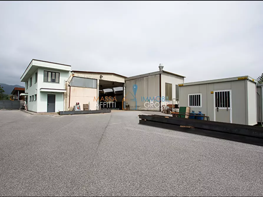 Immagine 1 di Attività artigianale in vendita  in Via Emilia 1062 a Seravezza