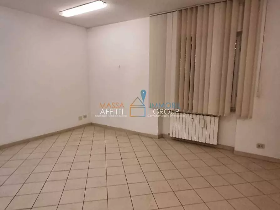 Immagine 6 di Pentalocale in vendita  in Viale Eugenio Chiesa 60 a Massa