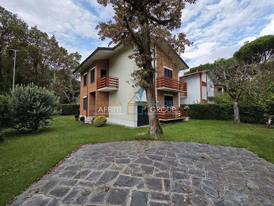 Immagine 46 di Villa in vendita  in Via dei Fortini 75 a Massa