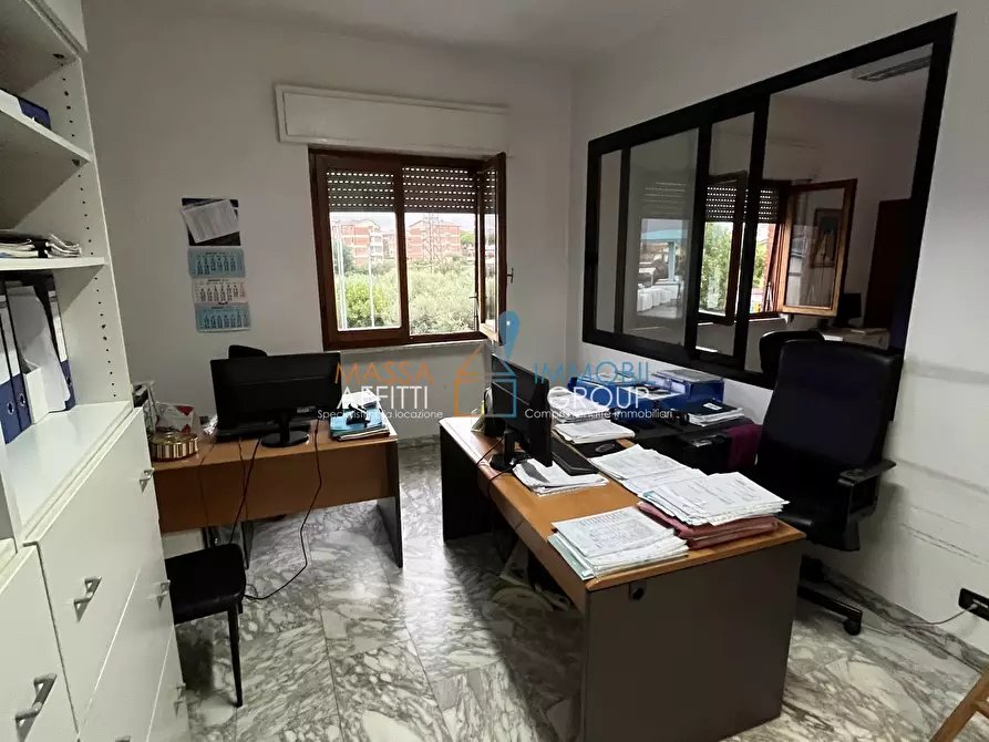 Immagine 21 di Locale commerciale in vendita  in Via Madonna del Golfo 14 a Massa