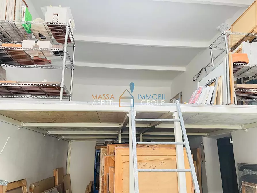 Immagine 5 di Magazzino in vendita  in Via del Bargello 32 a Massa