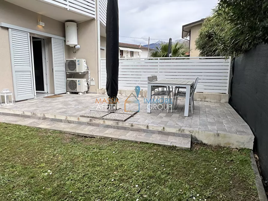 Immagine 12 di Quadrilocale in vendita  in Via Cateratte 81 a Montignoso