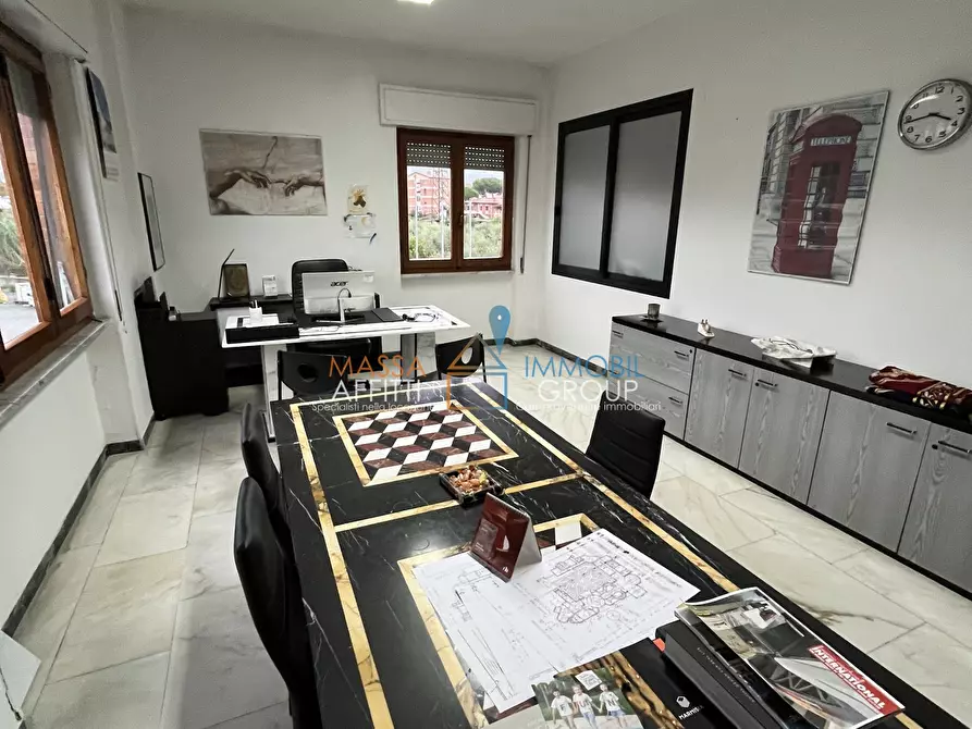 Immagine 19 di Locale commerciale in vendita  in Via Madonna del Golfo 14 a Massa