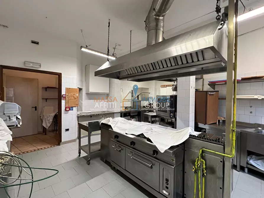 Immagine 20 di Locale commerciale in affitto  in Via Sottomonte 6 a Massa